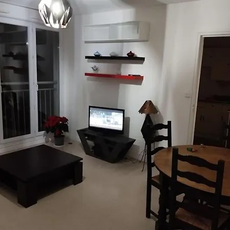 Apartament Courbaril A Nantes